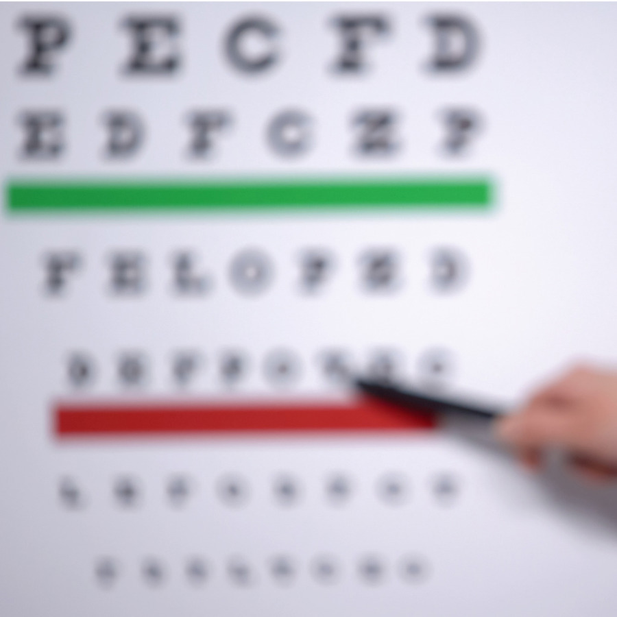 Augenarzt Hand Zeigt Brief Auf Augenkarte F%C3%Bcr Patienten Mit Sehproblemen